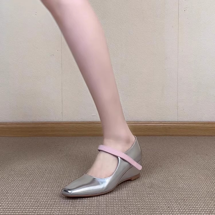 Sepatu Mary Jane Mulut Dangkal - Velcro Hook Loop ulasan dan harga